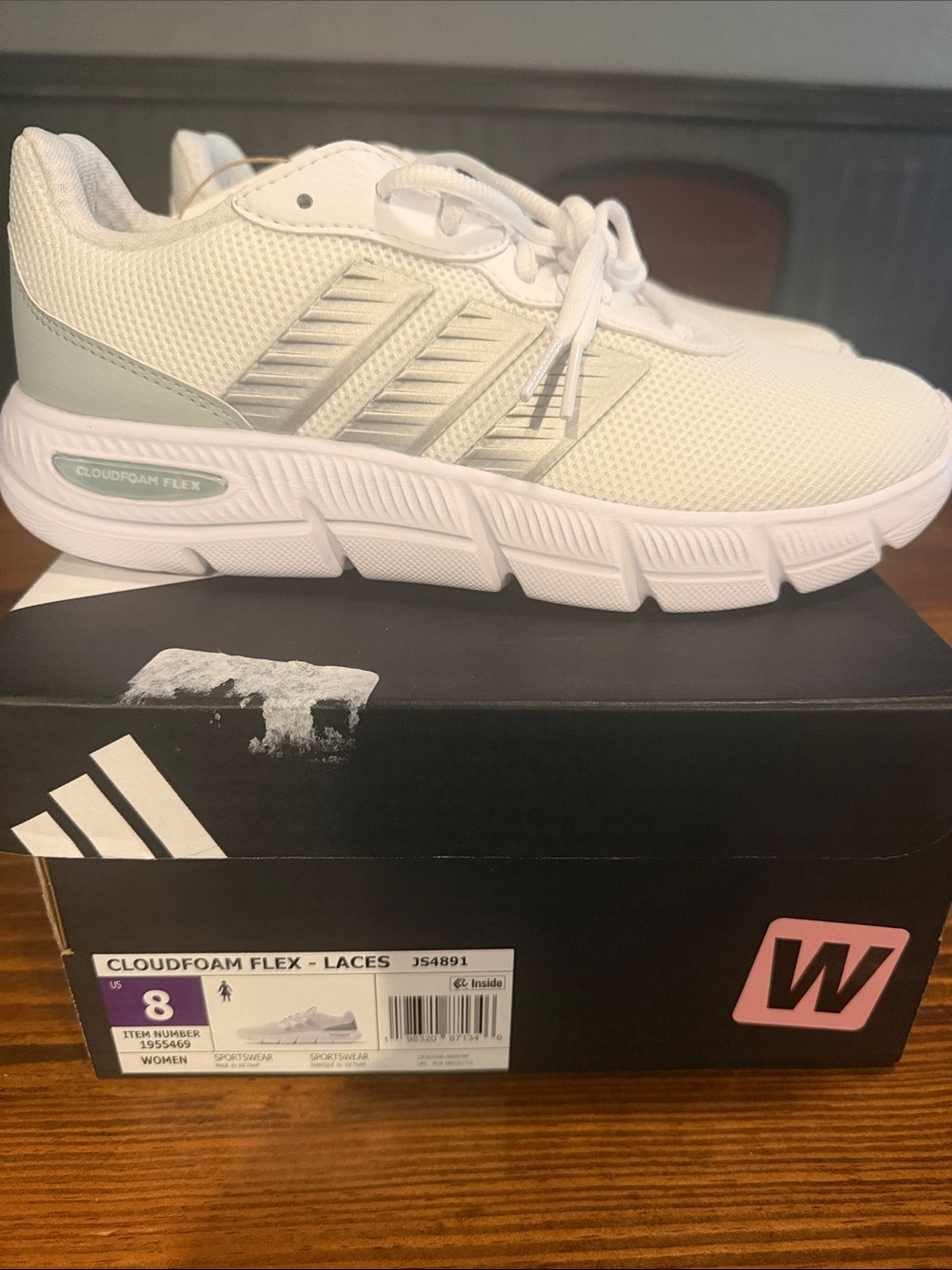Adidas women’s white Cloudfoam Flex sneakers with light gray accents. Size 8wide